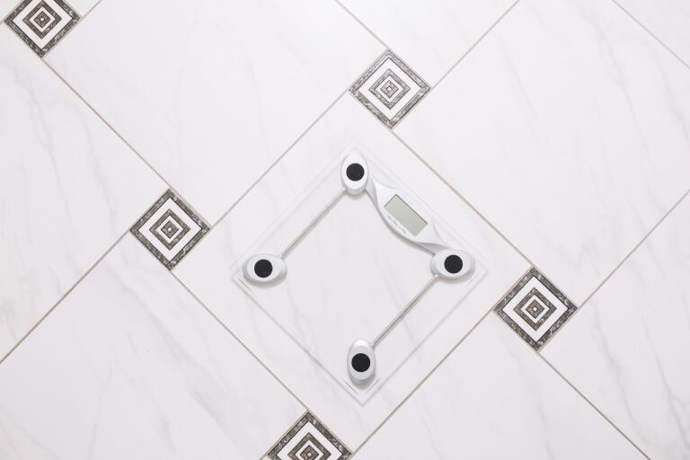 Kako ofarbati fuge na pločicama – Detaljan Vodič za Osvježavanje Vašeg Doma