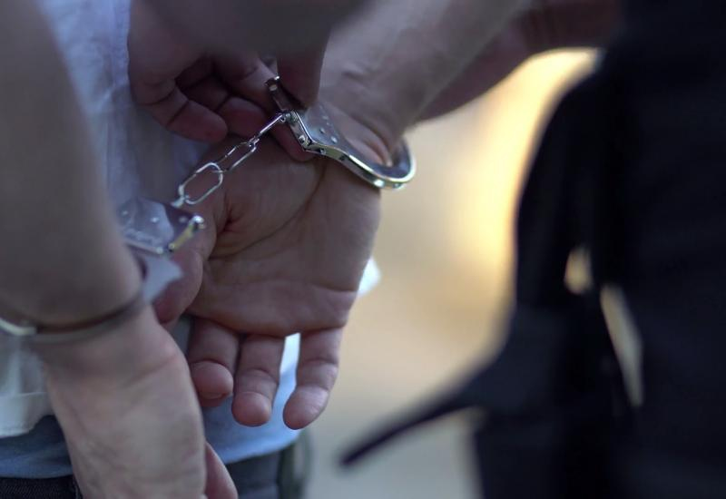 Opasnom Adnanu Tanoviću određen pritvor Djevojku davio, bacao na pod i brutalno tukao mjesecima