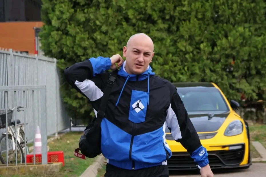 Kakva mašina: Evo u čemu je Desingerica stigao na snimanje Pinkovih zvezda