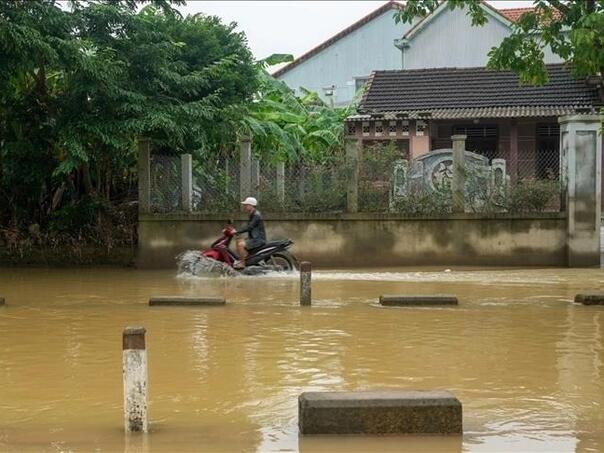 Teške poplave i klizišta odnijele najmanje 34 života