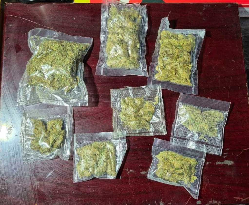 Gračanica: Uhapšen zbog droge i oružja, policija zaplijenila veće količine narkotika