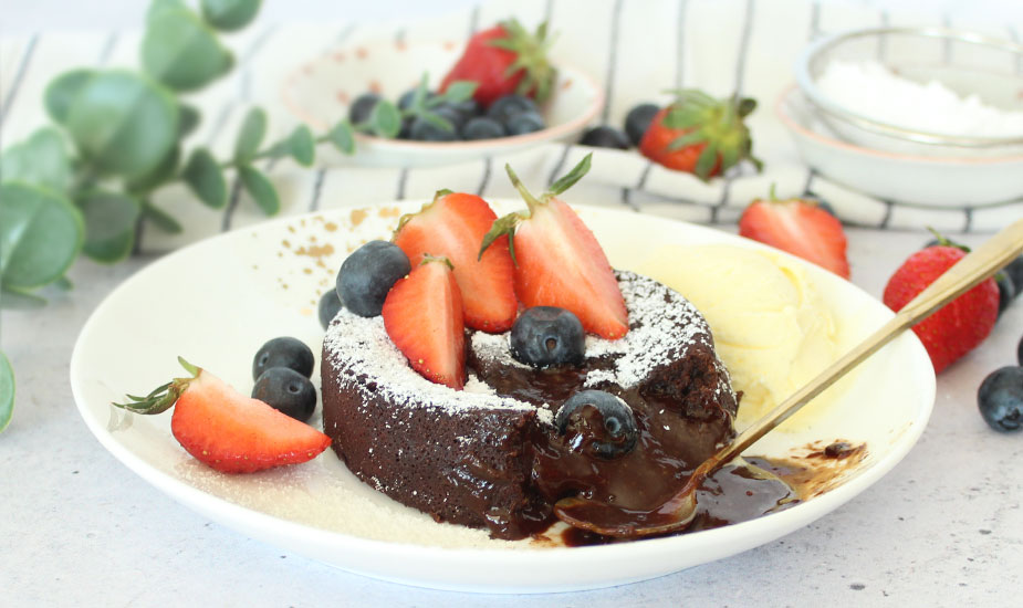 Sočni lava kolačići s toplom čokoladom