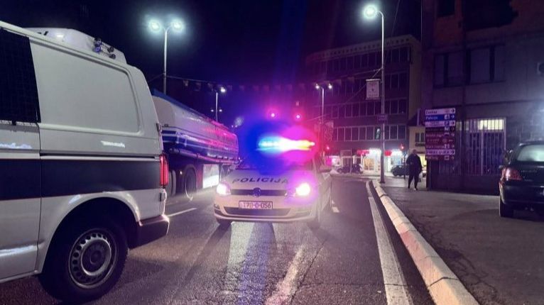 Konjic: Vozilo udarilo pješaka u blizini glavne raskrsnice - jedna osoba povrijeđena