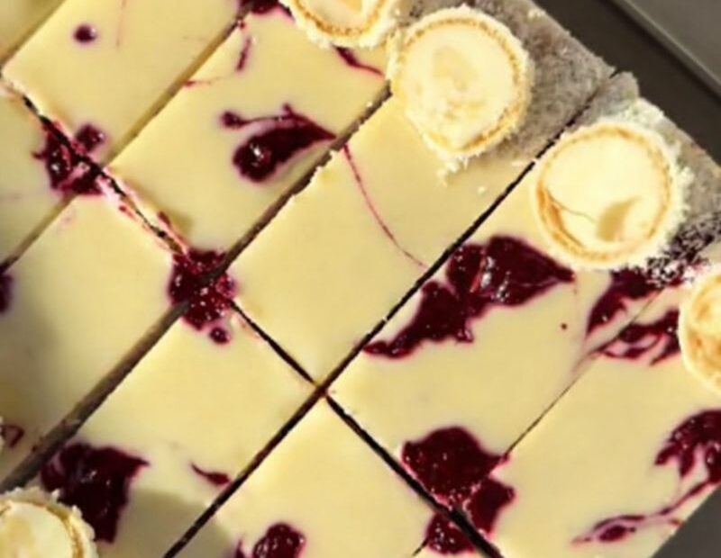 Raffaello–malina kolač (kremast, osvježavajuć i bez pečenja)