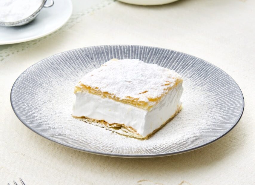 Šampita – lagani pjenasti kolač koji vraća u najljepše uspomene