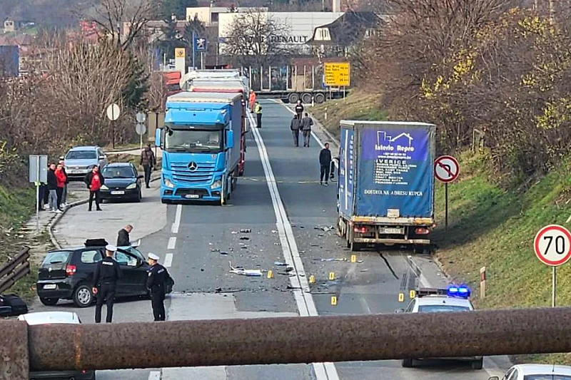Težak sudar kamiona i automobila kod Zenice - jedna osoba povrijeđena, uviđaj u toku