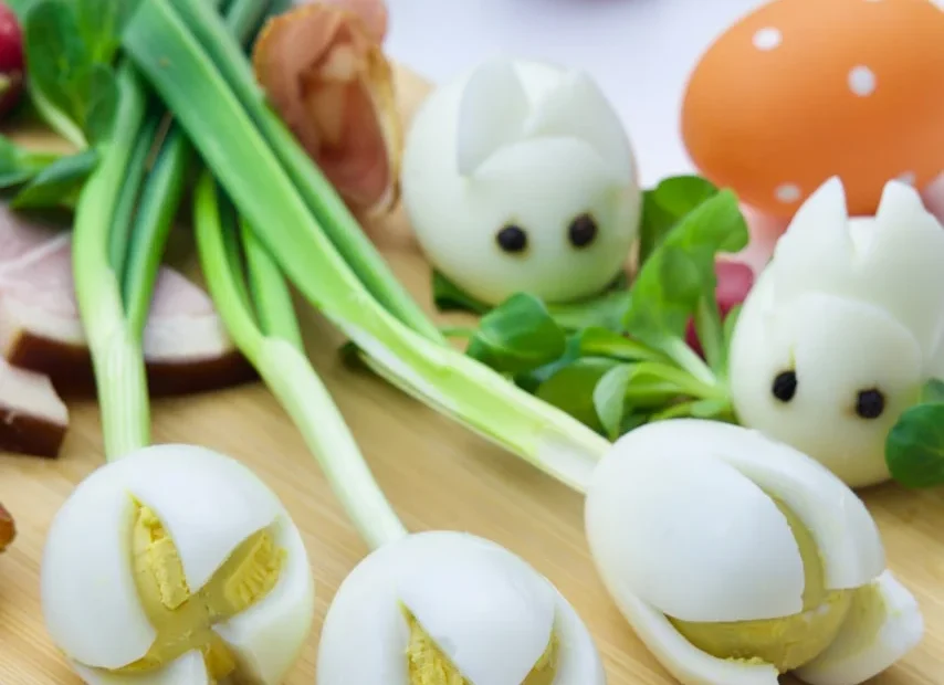 Uskršnje dekoracije od kuhanih jaja – kreativni zečići i tulipani za blagdanski stol