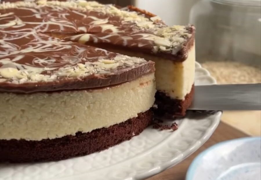 Bounty torta je kremasta čokoladno-kokos torta inspirisana popularnom Bounty čokoladicom