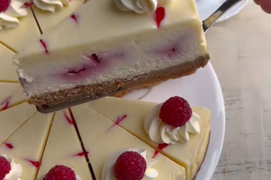 Cheesecake s bijelom čokoladom i malinama