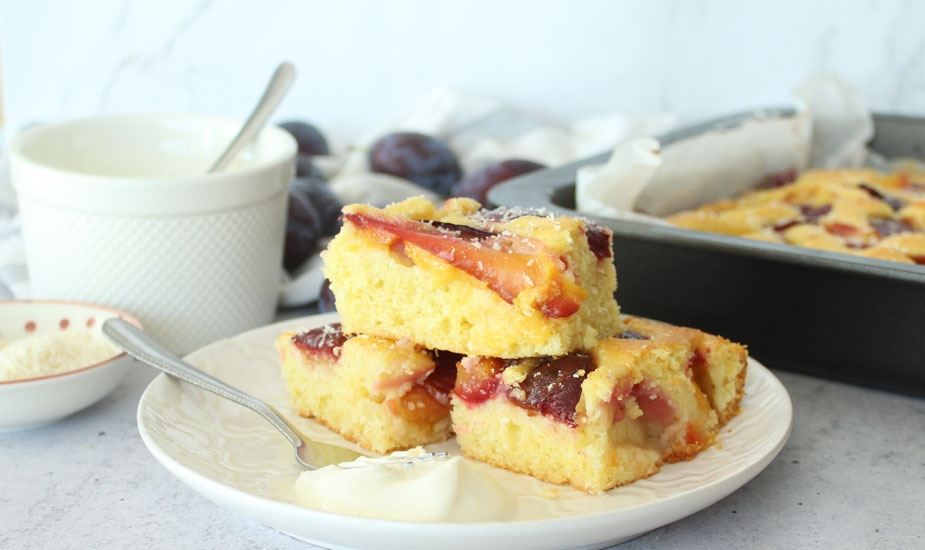 Sočan voćni kolač s kokosom i laganom kremom