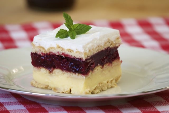 Kremaste kocke s višnjama