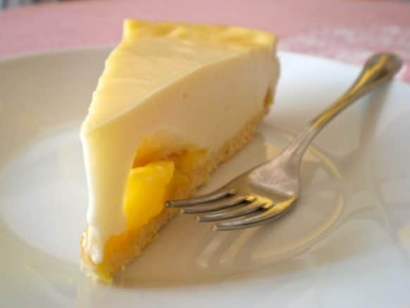 Jednostavna torta s breskvama i kremom od vanilije