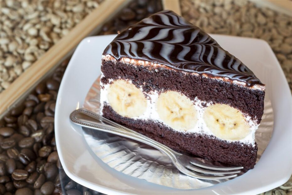 Osvježavajuća torta bez pečenja s kremom i bananama