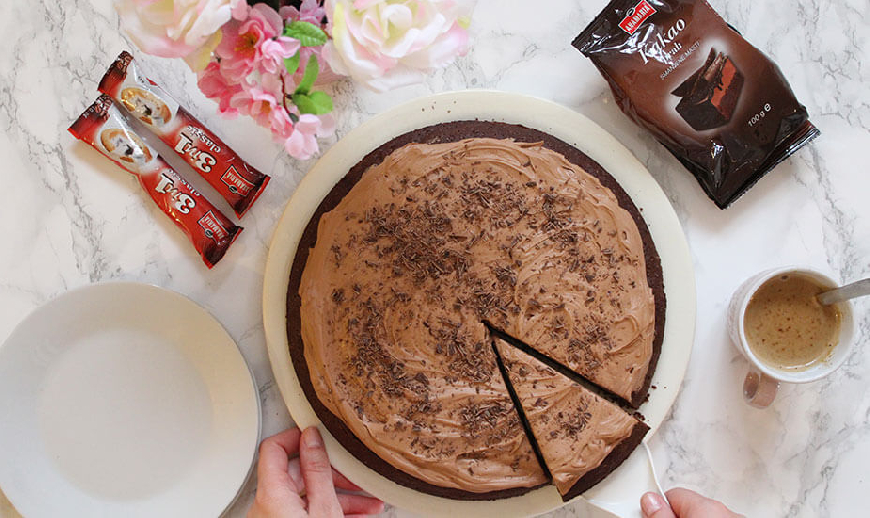 Brownie s kafom i čokoladnom ganache kremom