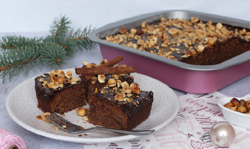 Mirisni čokoladni kolač s lješnjacima