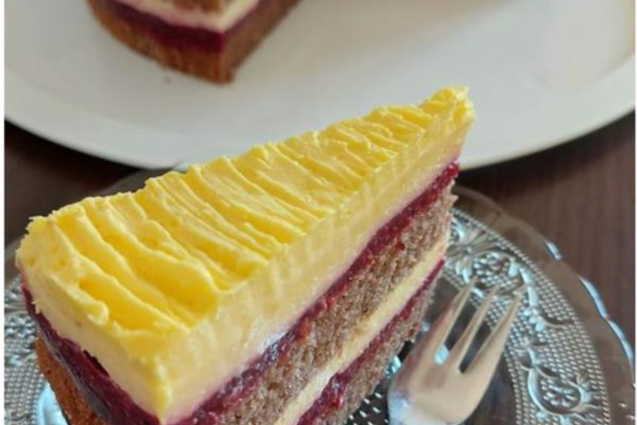 Čokoladna torta s vanilijom i šumskim voćem