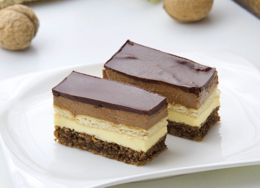 Neodoljivo fini kremasti kolač s orasima, vanilijom i čokoladom