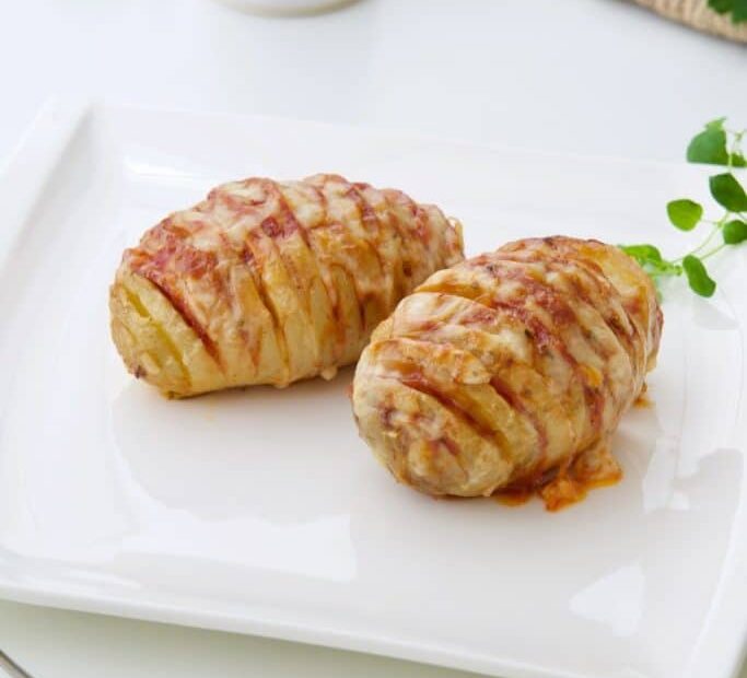 Hasselback krompiri punjeni kobasicom i sirom