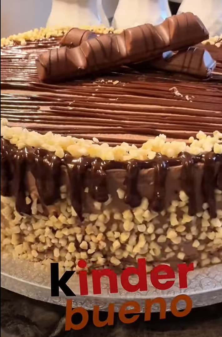 Kinder Bueno torta – bogata čokoladna torta sa mascarpone kremom