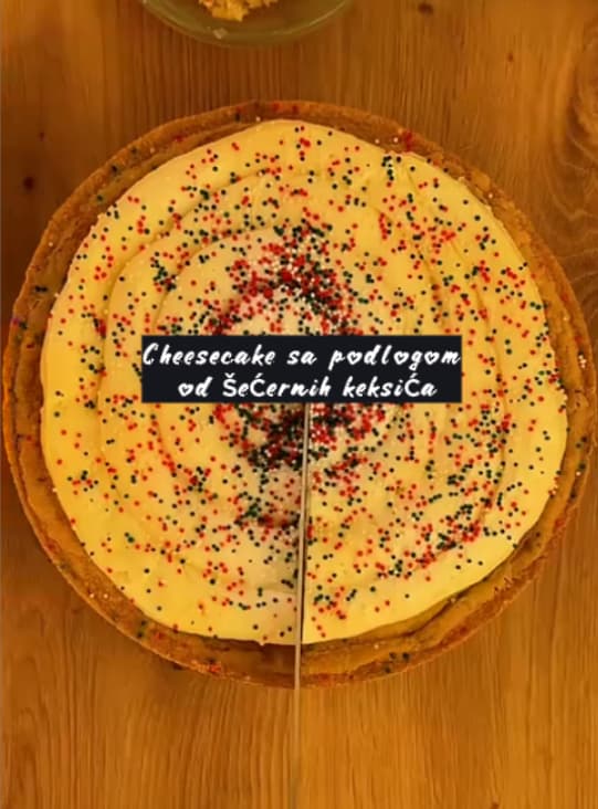 Cheesecake sa podlogom od šećernih keksića