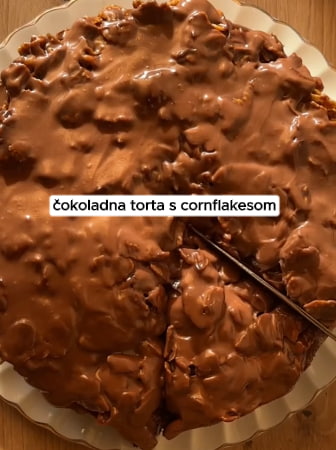 Viralna čokoladna torta s cornflakesom