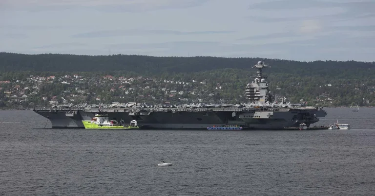 Dok čekaju zapovijed za napad: Američki nosač ima ozbiljan i neočekivan problem