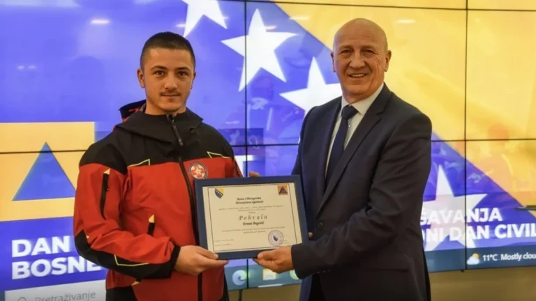 Njegova hrabrost obišla je BiH – spasilac iz Jablanice dobio priznanje pa poručio: “Zahvalnicu dijelim sa svim mještanima, sugrađanima i ostalim spasiocima koji su tog jutra bili na terenu”