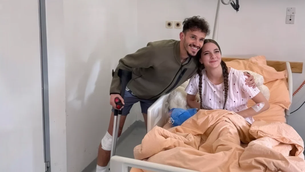 Fotografija koja dira dušu: Povrijeđeni igrač Želje u bolnici upoznao hrabru Ellu