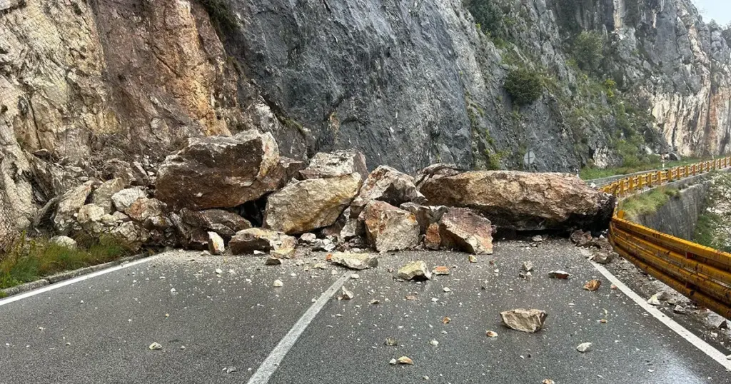 Veliki odron na magistralnom putu, obustavljen saobraćaj