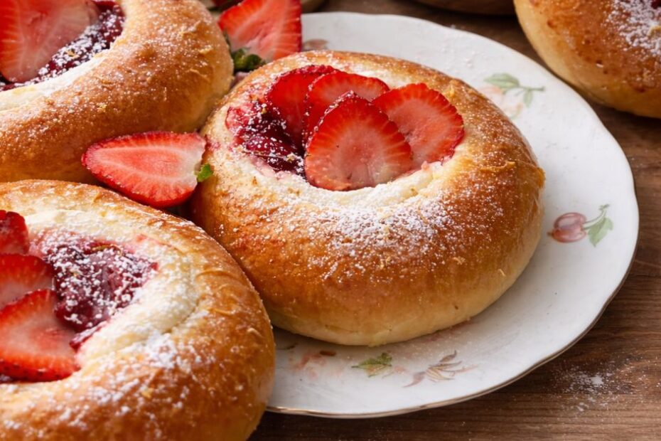 Brioche sa jagodama i cheesecake kremom