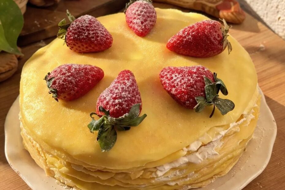 Naučite kako napraviti tortu od palačinki s jagodama