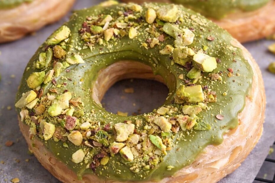 Pistacija krofne od lisnatog tijesta